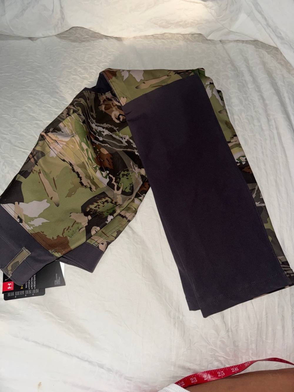 Under Armour Men's Camouflage Cargo Pants with Black Panels sz 8 - Picture 4 of 7